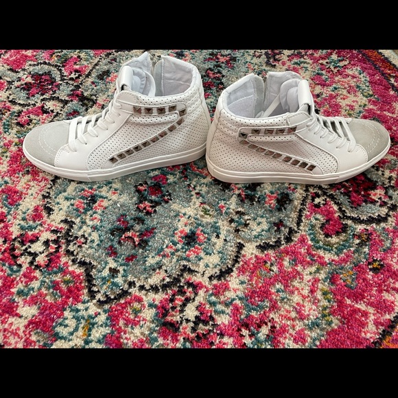 White/grey studded outer side with inside zipper - Picture 2 of 5